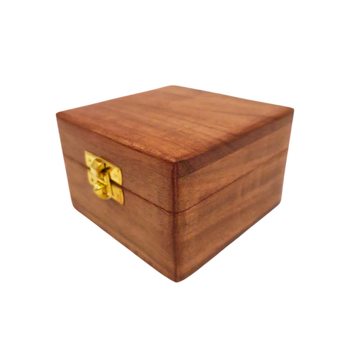 Medinė dėžutė papuošalams 6×6×4 cm – su pamušalu, graviruojama