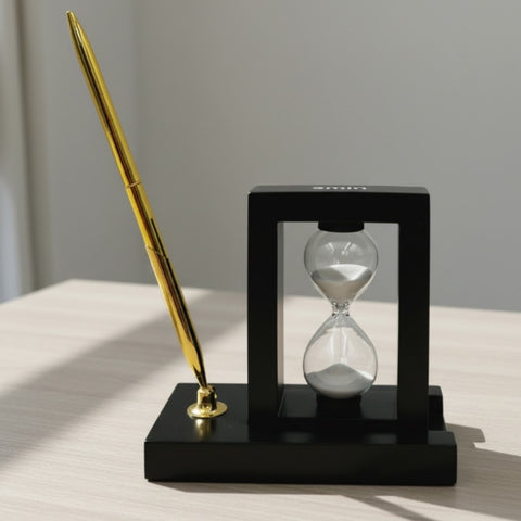 Stalo rinkinys: rašiklio laikiklis ir 3 min. smėlio laikrodis – juodas biurui