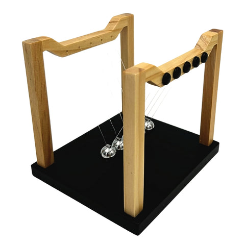 Didelis Niutono lopšys – medžio ir plieno antistresinis stalo dekoras