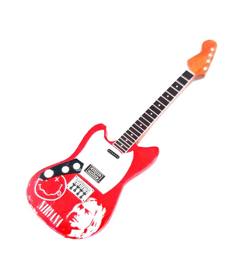 Ikoninis Nirvana Kurt Cobain gitaros šaldytuvo magnetas – dovanai gerbėjams