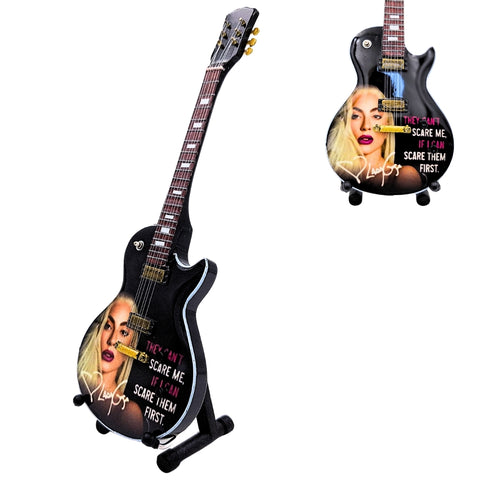 Ikoniška Lady Gaga įkvėpta dekoratyvinė mini gitara iš raudonmedžio
