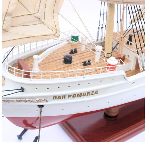 Dar Pomorza burlaivio rankų darbo modelis 82 cm – jūrinė dekoracija