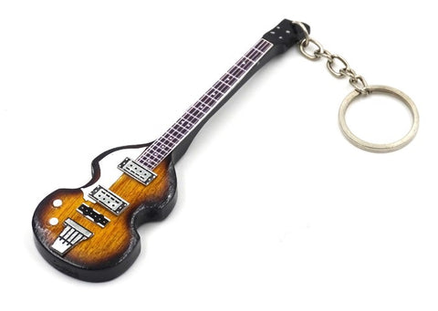 Bosinės gitaros raktų pakabukas iš mahagono – McCartney, The Beatles