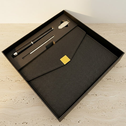 Prabangi verslo dovana vyrui: A5 užrašinė, rašiklis, 16GB USB