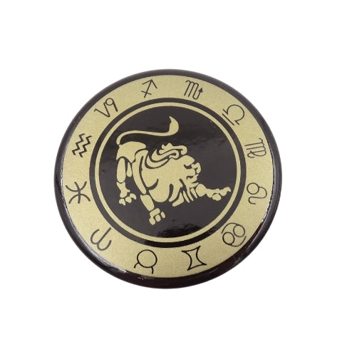 Liūto zodiako šaldytuvo magnetas – emaliuotas, auksinis 6 cm, dovana Liūtui