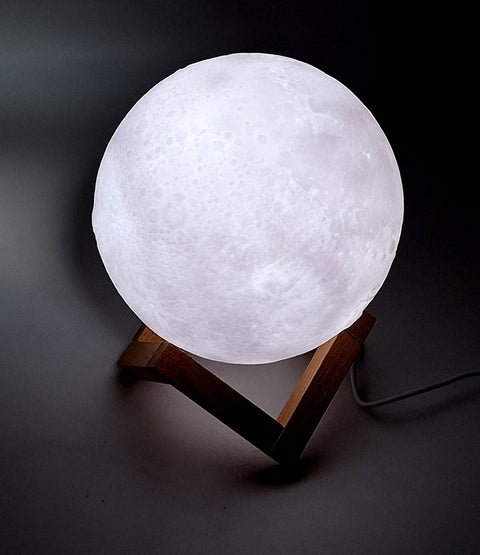 Mėnulio naktinė lempa 15 cm, LED, su mediniu stovu – puiki dovana