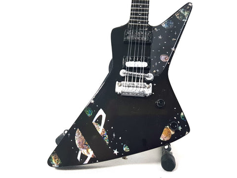 Kolekcinė mini gitara „Scorpions“ – Matthias Jabs, mahagonas, 1:4