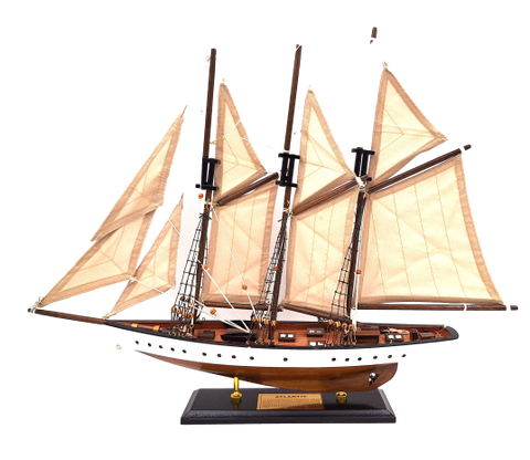 Trijų stiebų škuna „Atlantic“ – medinis burlaivio modelis 52×46 cm