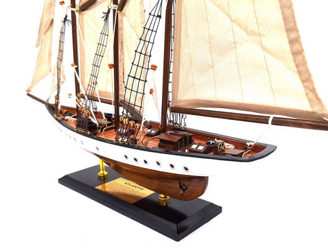 Trijų stiebų škuna „Atlantic“ – medinis burlaivio modelis 52×46 cm