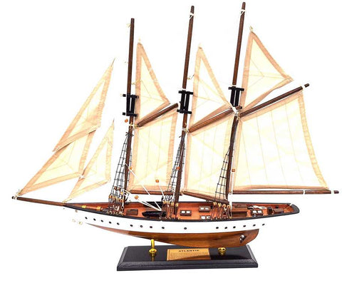Trijų stiebų škuna „Atlantic“ – medinis burlaivio modelis 52×46 cm