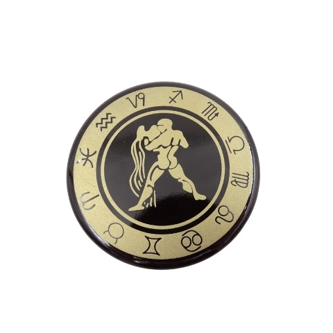 Vandenio zodiako šaldytuvo magnetas – emaliuotas, auksinis, 6 cm