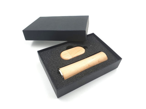 Verslo dovanų rinkinys: medinis USB 16 GB + išorinė baterija 2600 mAh dėžutėje