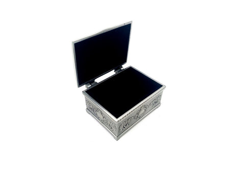 Ornamentuota metalinė papuošalų dėžutė, sidabro spalvos, 6×5×3 cm – dovanai