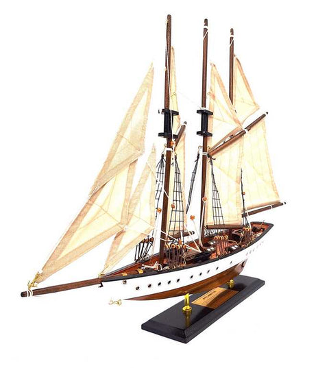 Trijų stiebų škuna „Atlantic“ – medinis burlaivio modelis 52×46 cm
