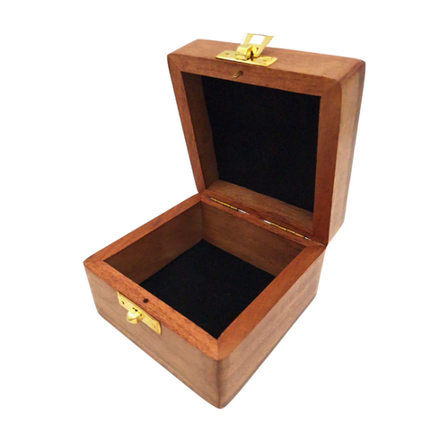 Medinė dėžutė papuošalams 6×6×4 cm – su pamušalu, graviruojama