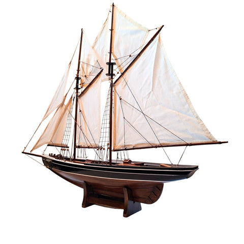 Medinis laivo modelis „Bluenose“ 78 cm – jūrinė interjero dekoracija