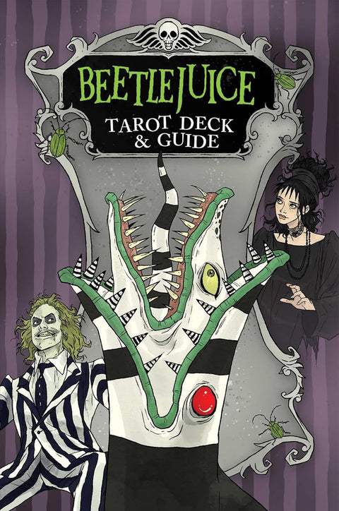 Beetlejuice tarot kortos ir vadovas — iliustruotas juodai žalių tonų viršelis su dantyta būtybe, Beetlejuice'u ir Lydia, skirtas kolekcinei versijai