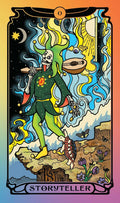 tarot korta Storyteller – spalvingas žonglieriaus skeletas su liutnia ant uolos, ryškus margintas rėmas, vertikalus