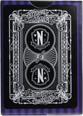 Kortų kaladė Nevermore Academy juoda-balta nugarėlė su gotikiniais ornamentais ir violetinėmis dryžuotomis kraštinėmis