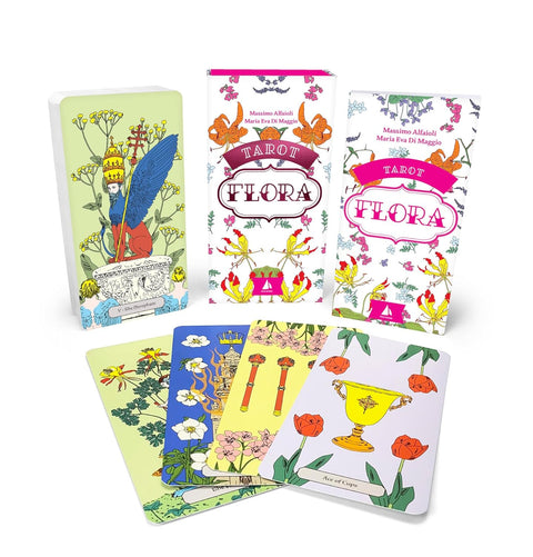 Flora tarot kortos su spalvotomis gėlių iliustracijomis, dailia dėžute ir keliais demonstraciniais kortų pavyzdžiais fane