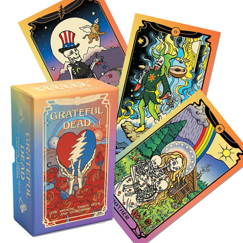 Grateful Dead tarot kortų rinkinys su gradientine dėžute ir trimis spalvingomis pagrindinių arkanių kortomis, parodytomis iš šono