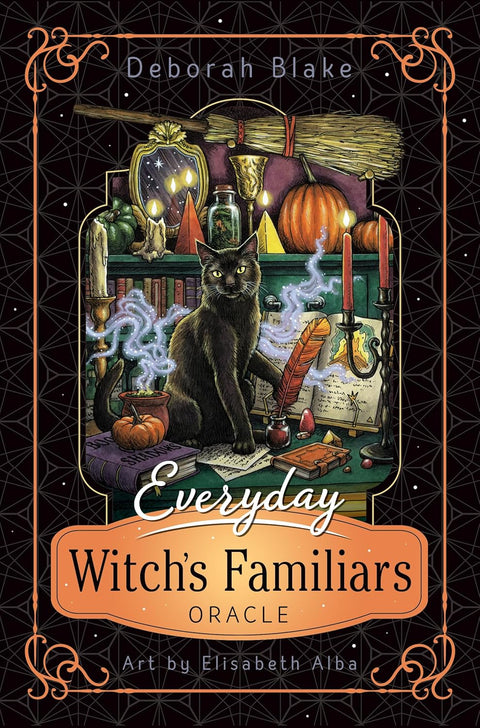 Orakulo kortos Witch's Familiars — viršelis priekinis su juodu katinu, burtų atributais, žvakėmis ir oranžinėmis detalėmis