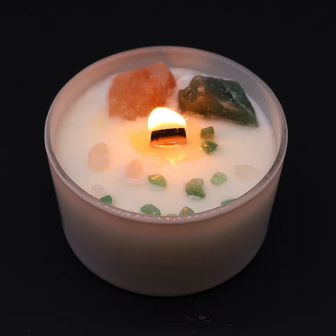 Širdies čakros kristalų žvakė su rožiniu kvarcu ir nefritu, rožių aromatas