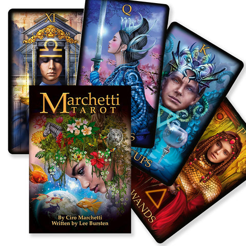 Marchetti Tarot kortos dėkle su spalvingu iliustruotu viršeliu ir keliomis atvertomis kortomis fone, pilnas rinkinys