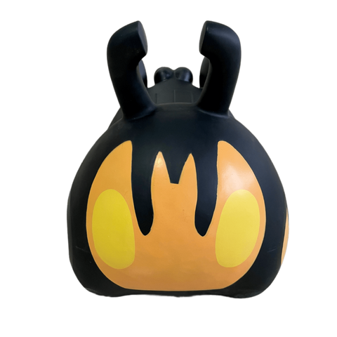 Batman Batmobilio šokliukas vaikams 38 cm – guminis lavinamasis žaislas 3+