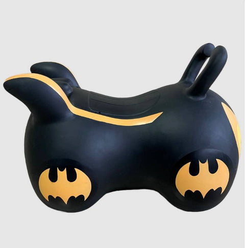 Batman Batmobilio šokliukas vaikams 38 cm – guminis lavinamasis žaislas 3+