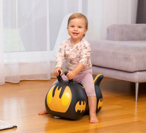 Batman Batmobilio šokliukas vaikams 38 cm – guminis lavinamasis žaislas 3+