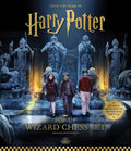 Šachmatų rinkinys Harry Potter pop‑up — dėžutės viršelis su iškylančiomis riterių figūromis ir trijų vaikų pavaizdavimu