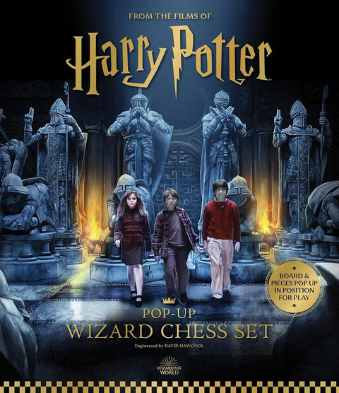 Šachmatų rinkinys Harry Potter pop‑up — dėžutės viršelis su iškylančiomis riterių figūromis ir trijų vaikų pavaizdavimu
