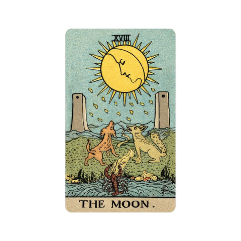 Mėnulio tarot korta Rider–Waite stiliaus priekinė pusė, geltonas mėnulis virš dviejų gyvūnų, vėžys ir stulpai