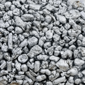 Metalinės granulės, sidabrinio blizgesio 3–8 mm dydžio, smulkus dekoratyvinis užpildas interjero ir lauko projektams