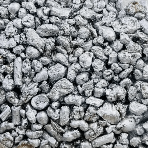 Metalinės granulės, sidabrinio blizgesio 3–8 mm dydžio, smulkus dekoratyvinis užpildas interjero ir lauko projektams