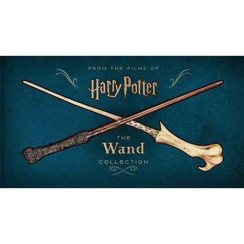 Magijos lazdelė Harry Potter kolekcijos, dvi skirtingos medienos variacijos sukryžiuotos ant tekstūruoto mėlyno fono