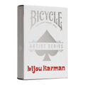 Bicycle Artist Series kortų kaladė Bijou Karman baltame dėkle, trijų ketvirčių kampu parodyta priekinė pusė