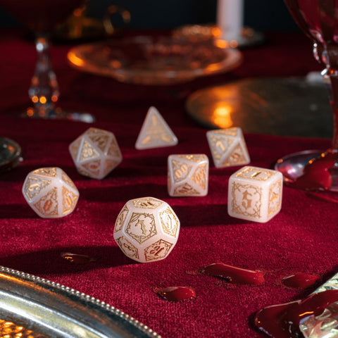 Vampyriškas „Bloodsucker“ RPG kauliukų rinkinys, 7 vnt, balti su auksu