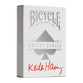 Bicycle kortos Artist Series Keith Haring, baltas dėklas su sidabriniu pikų simboliu ir ryškiu raudonu parašu priekyje