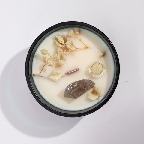 Hop Hare jazminų aromato žvakė su kvarco kristalu, medinis dagtis – 22 h