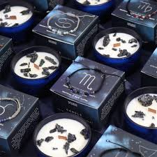 Zodiako kristalų žvakė Jaučiui su apyranke – lapis lazuli, samanų agatas