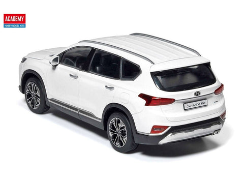 2018 Hyundai Santa Fe 1:24 plastikinis surenkamas modelis su lipdukais