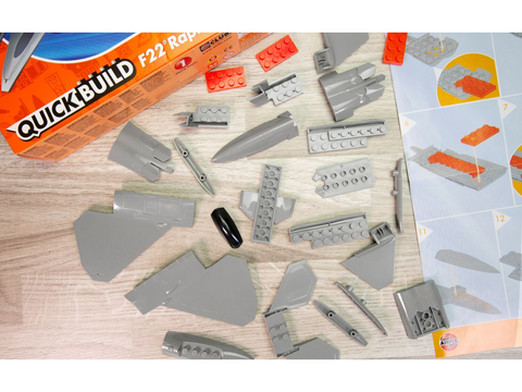 Airfix QUICKBUILD F-22 Raptor – plastikinis konstruktorius be klijų ir dažų