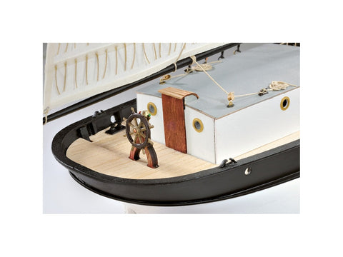 Amati Hunter Q-Ship medinis laivo modelio rinkinys 1:60