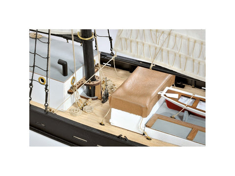 Amati Hunter Q-Ship medinis laivo modelio rinkinys 1:60