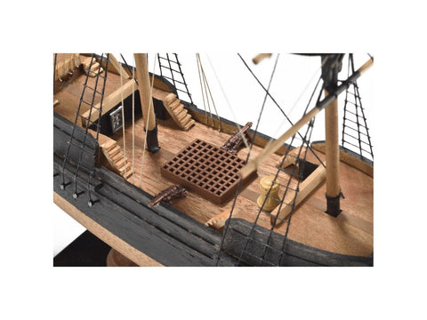 Amati Piratų laivas Pirmas žingsnis 1/135 medinis surinkimo rinkinys