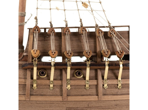 Amati Santa Maria karavelė 1:65 surenkamas medinis laivas 54 cm