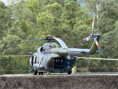 Mi-17 „Hip“ ankstyvas 1:48 plastikinis surenkamas sraigtasparnio modelis