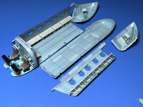Mi-17 „Hip“ ankstyvas 1:48 plastikinis surenkamas sraigtasparnio modelis